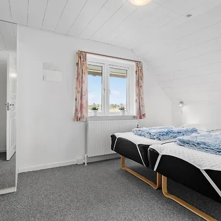 Holiday home Beautiful In Ringkbing With 7 Bedrooms, Wifi And Private Swimming Pool