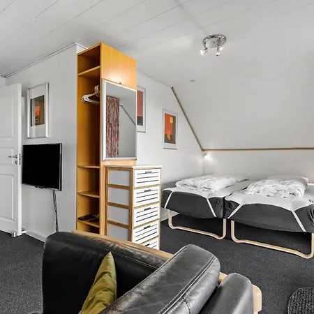 Beautiful In Ringkbing With 7 Bedrooms, Wifi And Private Swimming Pool Klegod