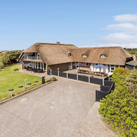 Holiday home Beautiful In Ringkbing With 7 Bedrooms, Wifi And Private Swimming Pool